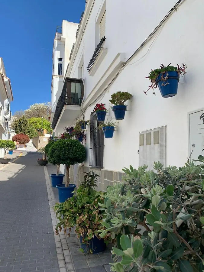 2 Bedroom Beachfront Apartment In Estepona, Malaga. Spanje